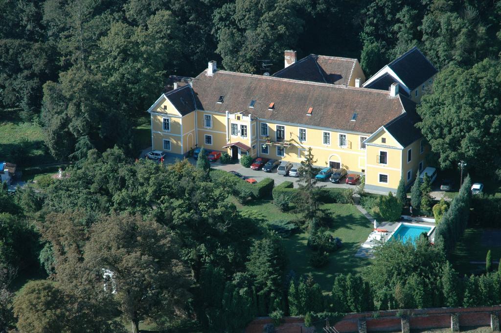 Kastelyfogado Sitke Hotel Buitenkant foto