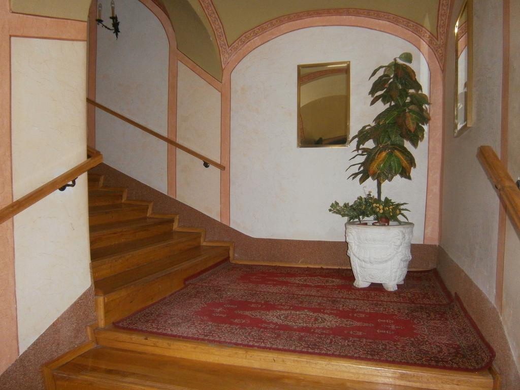 Kastelyfogado Sitke Hotel Buitenkant foto