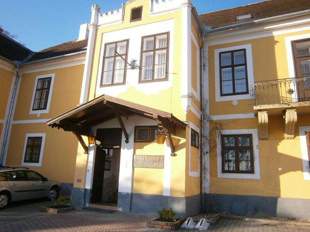 Kastelyfogado Sitke Hotel Buitenkant foto